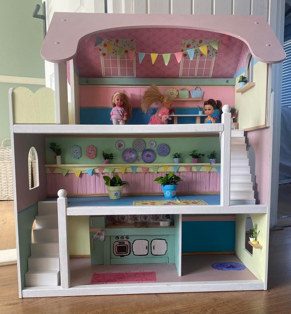 Poppenhuis met poppetjes, Ophalen of Verzenden, Zo goed als nieuw, Poppenhuis