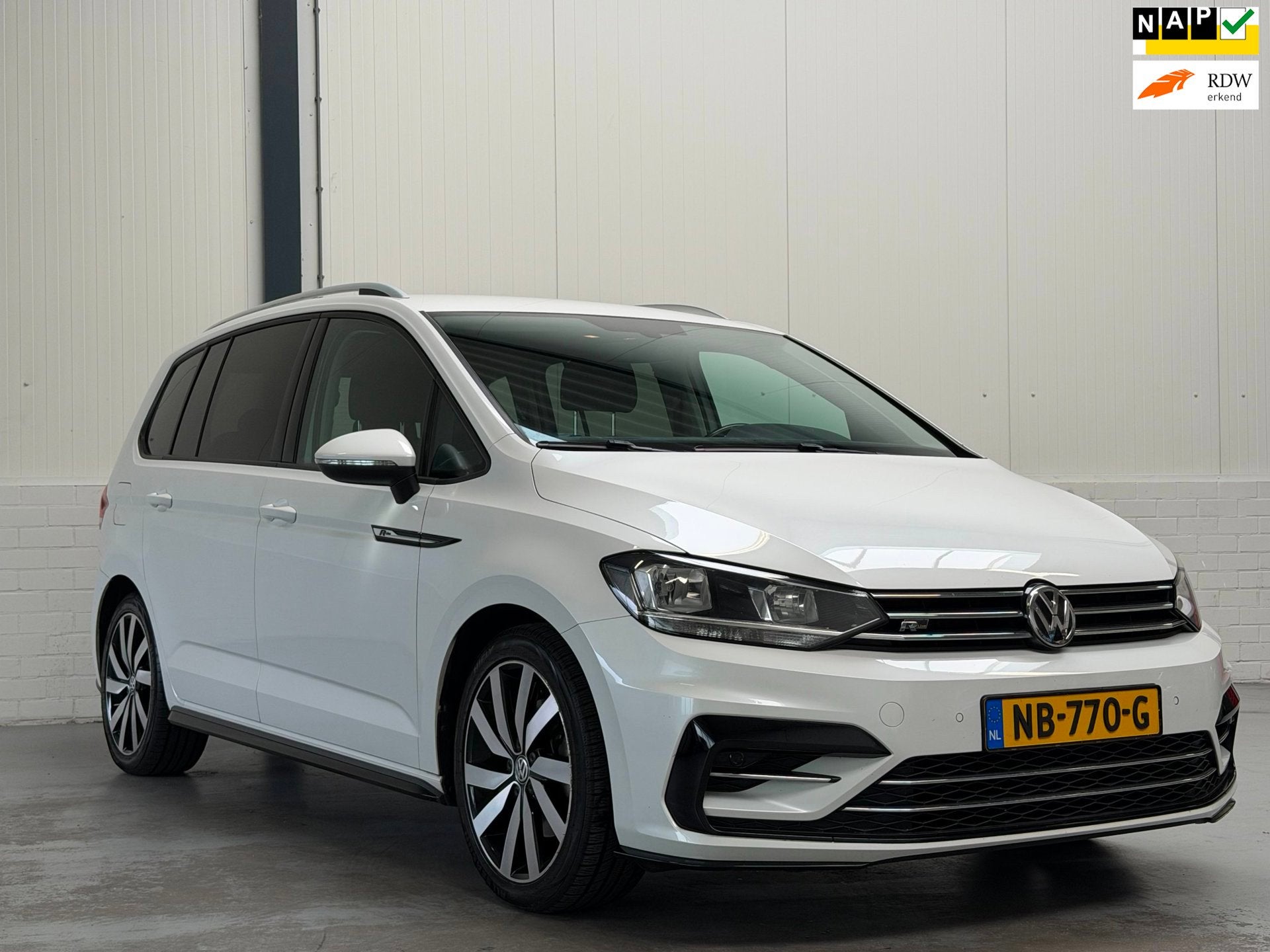 Volkswagen Touran 1.2 TSI R-Line|Org NL, Auto's, Voorwielaandrijving, Dealer onderhouden, Gebruikt, 4 cilinders