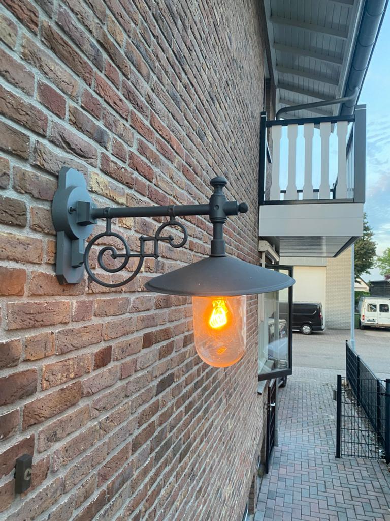 Antieke merano buitenlamp (nieuwprijs 150 euro), Ophalen, Wandlamp, 50 tot 250 watt, IJzer