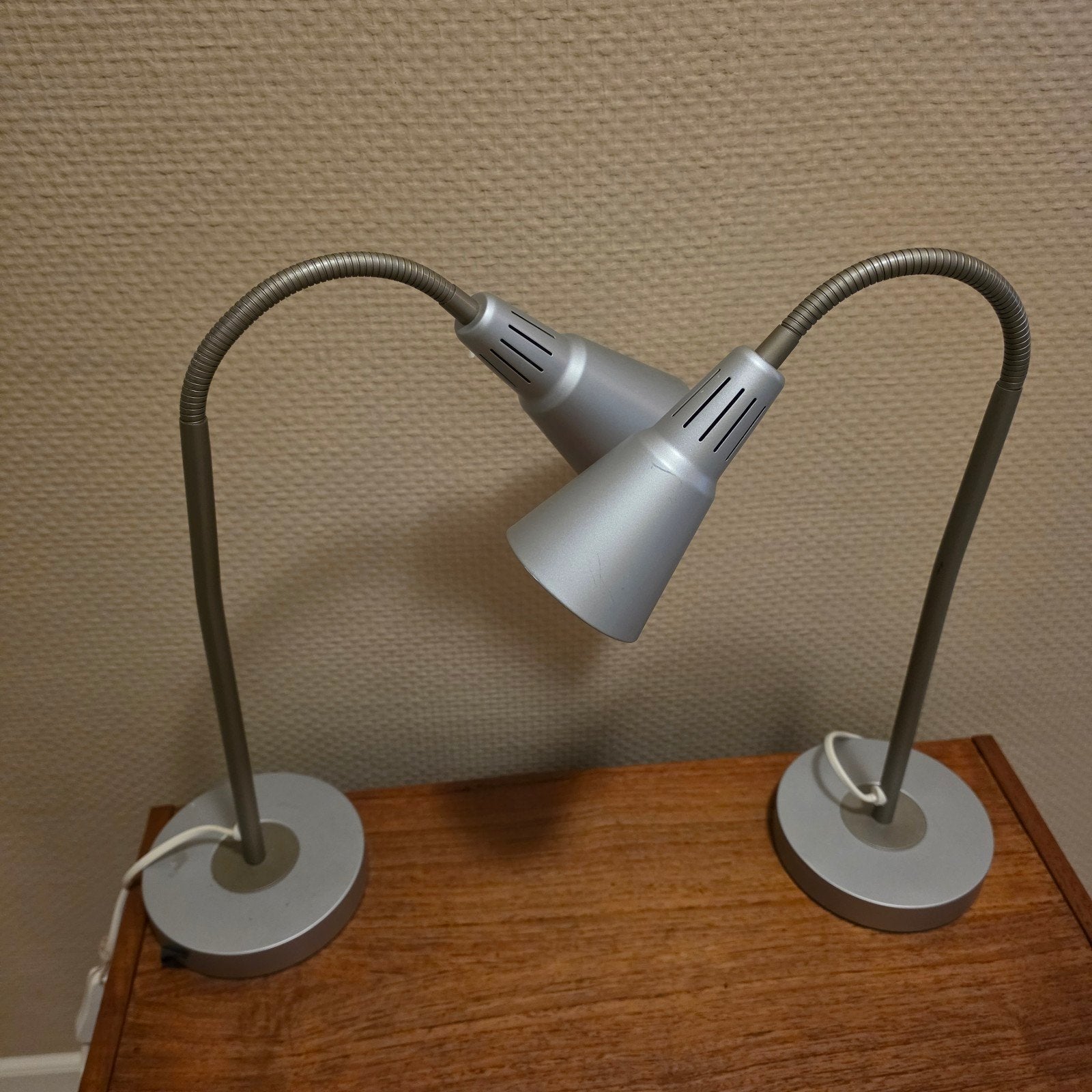 Set van 2 IKEA Kvart Bureaulampen Grijs Zilver Retro, Met schakelaar, Ophalen of Verzenden, Grijs, IKEA