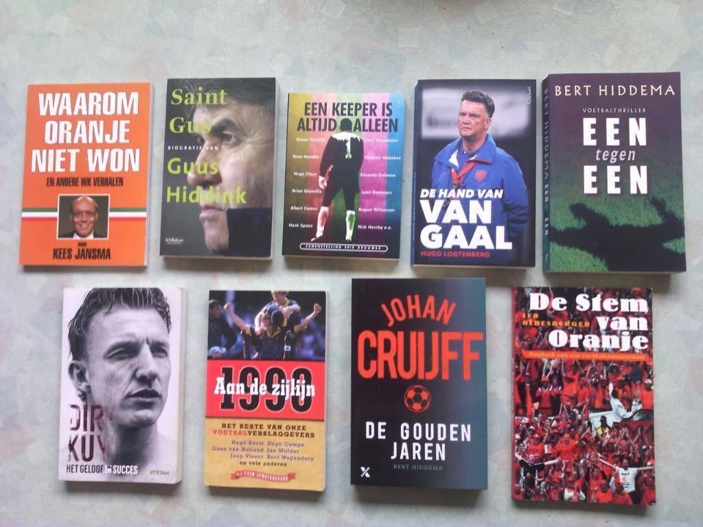 voetbalboeken- Diverse voetbalboeken ( 9 stuks), Ophalen of Verzenden, Zo goed als nieuw, Balsport