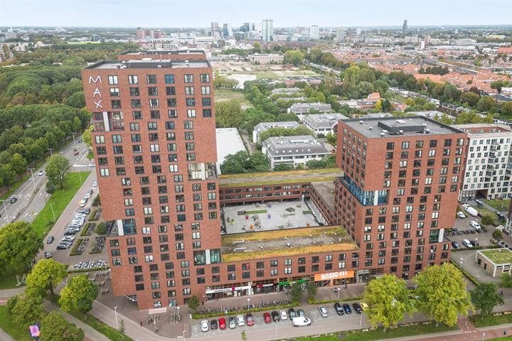 Extra brede parkeerplaats -Europaplein Utrecht, Huizen en Kamers, Utrecht