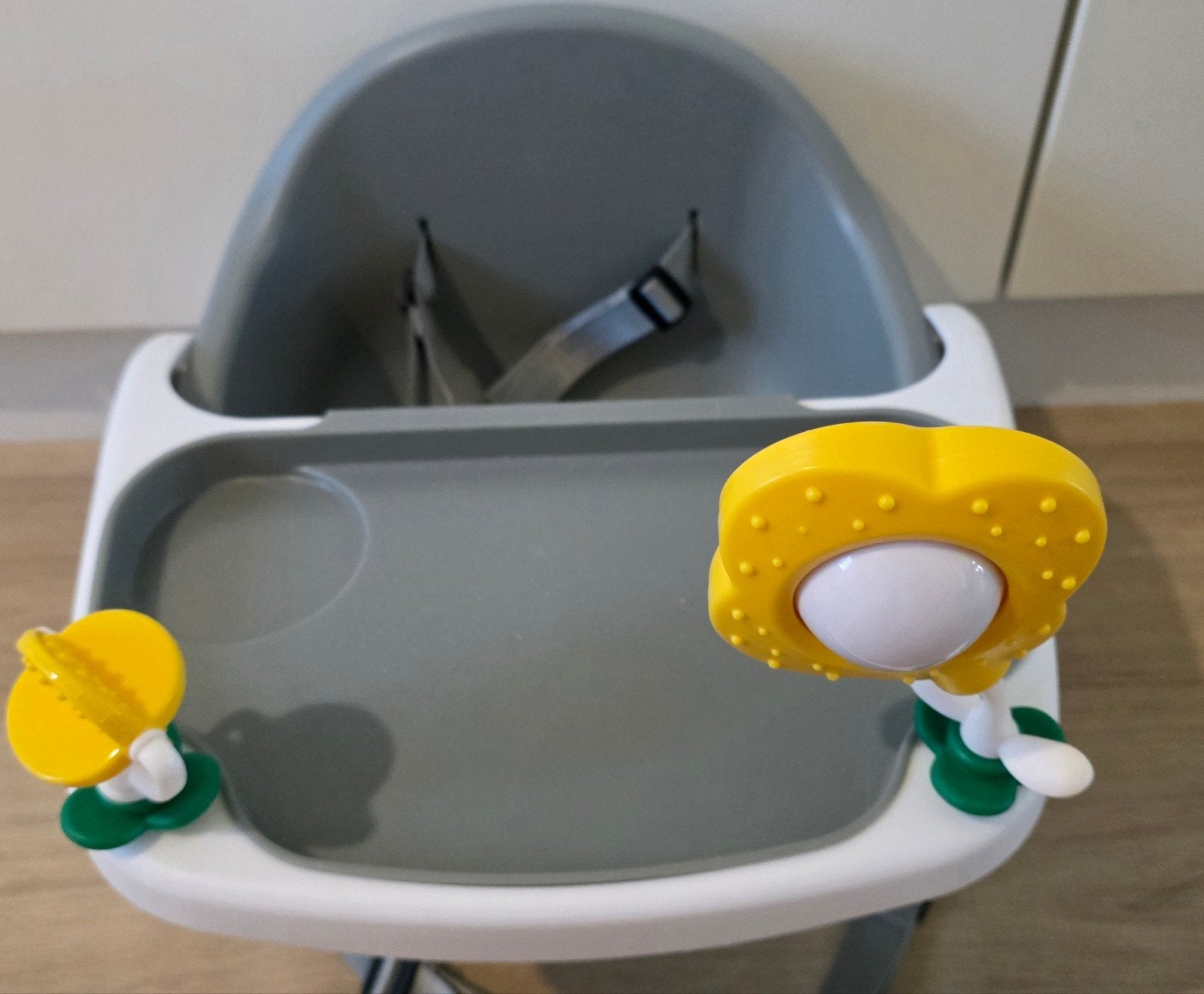 Jikel Multi Seat - Grijs/wit met speelblad en gordels, Ophalen of Verzenden, Zo goed als nieuw, Overige typen, Gordel(s)