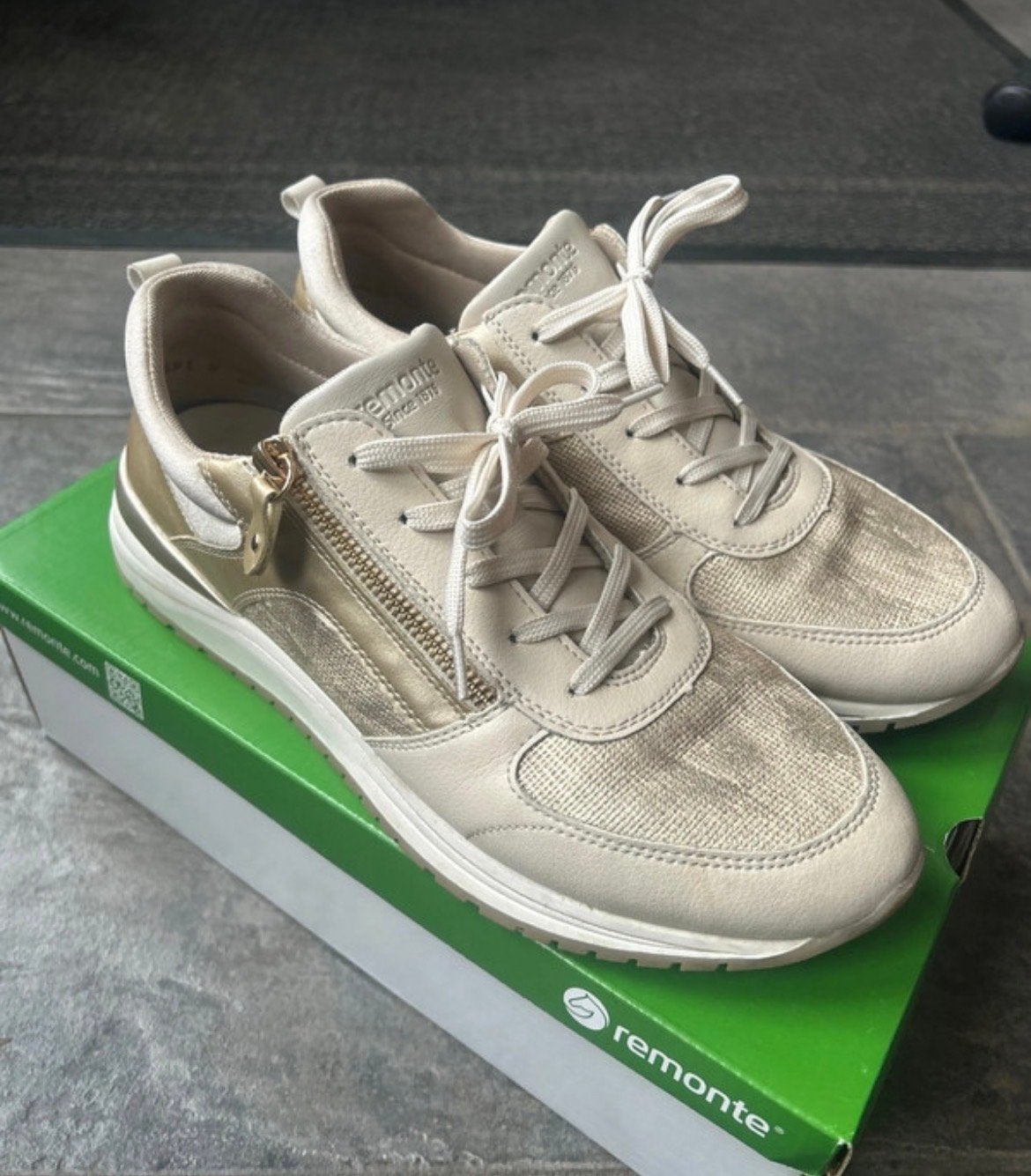 Remonte sneakers maat 42 - Zo goed als nieuw, Ophalen of Verzenden, Zo goed als nieuw, Beige, Sneakers of Gympen