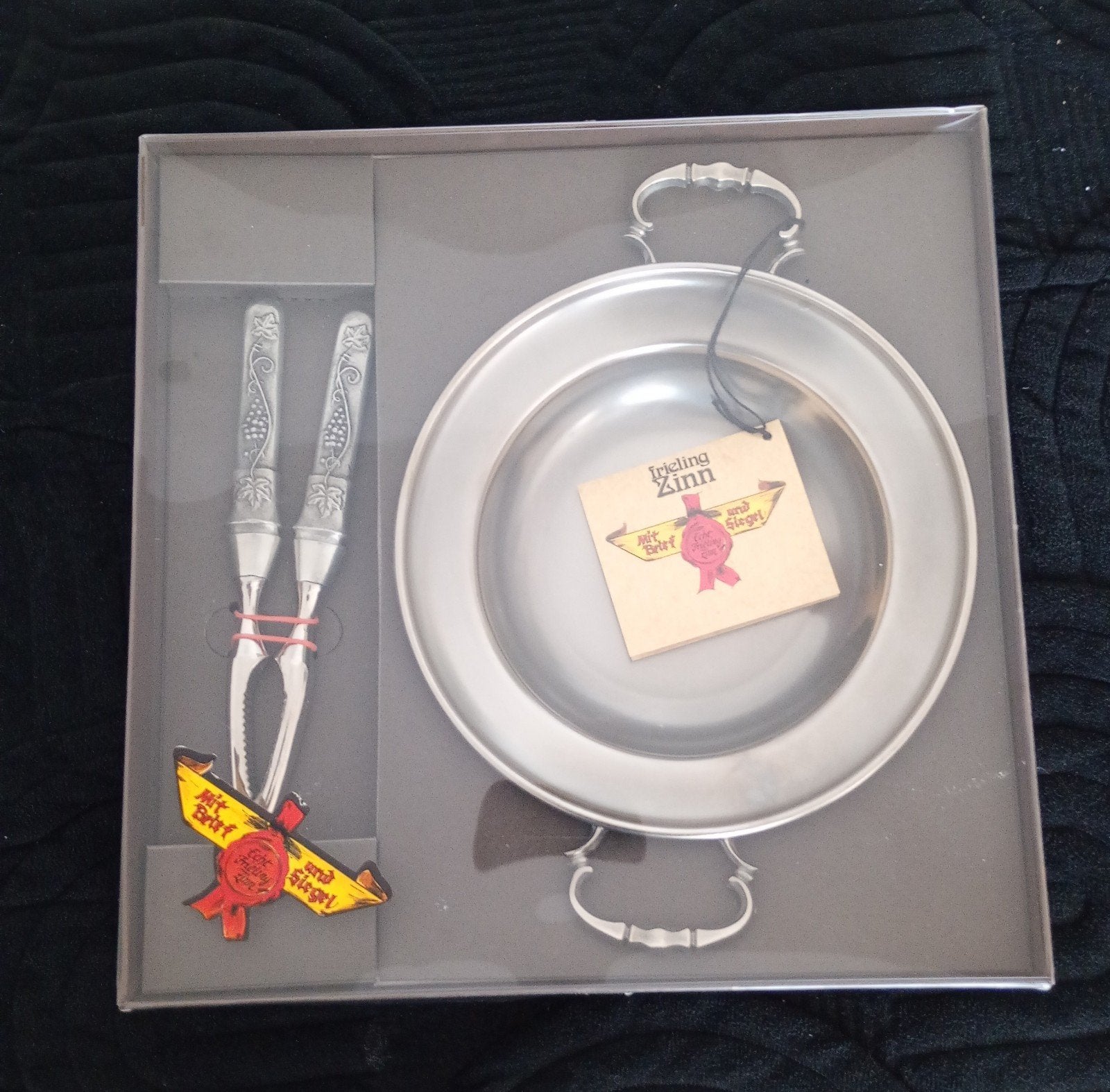 Notenkraker en notenschaal-/bord, Ophalen of Verzenden, Zo goed als nieuw, Metaal, Bord of Schaal