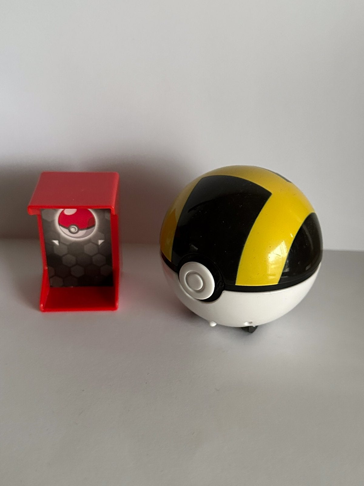 Tomy Pokemon pull back Pokeball zonder figuurtje, Ophalen of Verzenden, Zo goed als nieuw