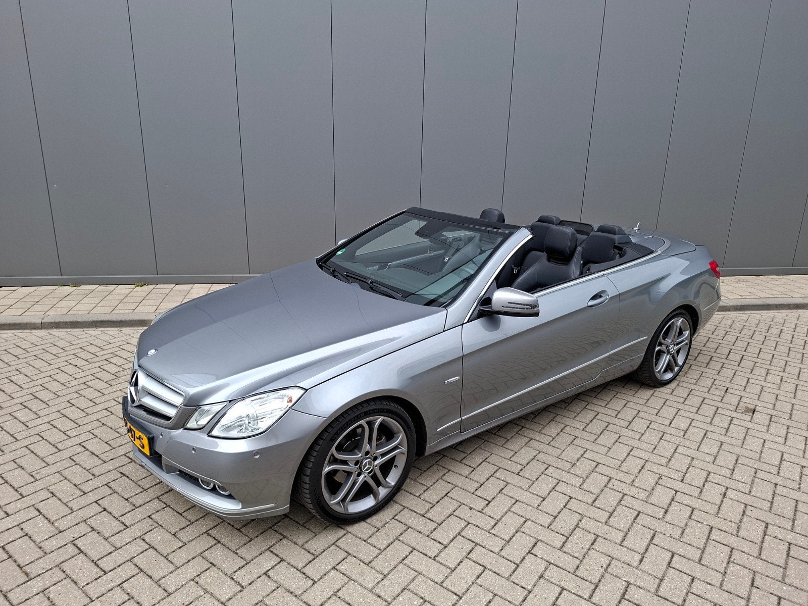 Mercedes E200 Cabriolet> recent groot onderhoud / APK gehad., Auto's, Mercedes-Benz, Achterwielaandrijving, 1800 kg, 4 cilinders