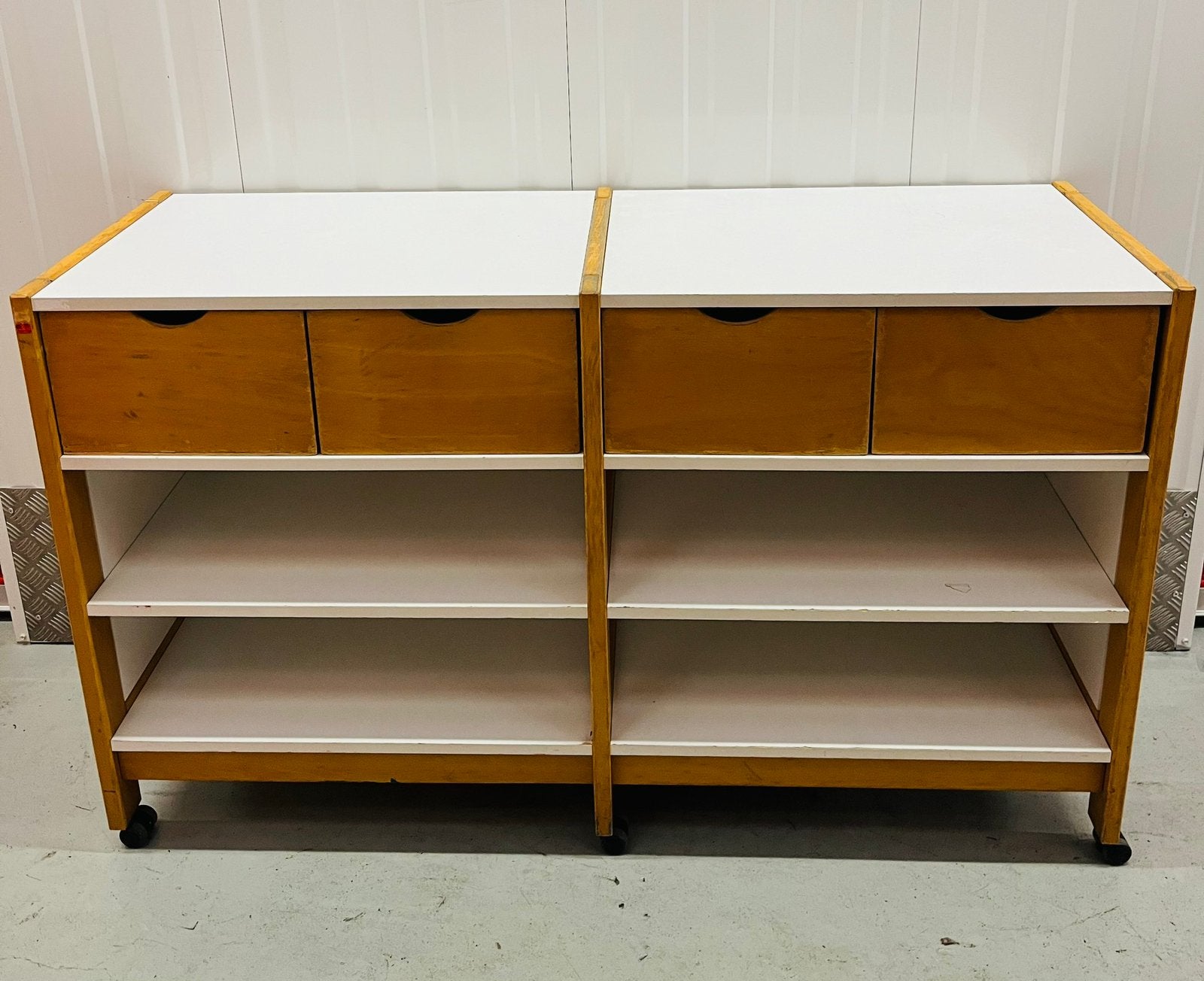 Vintage Schilte kast met houten bakken speelgoedkast, Gebruikt, Kast, 100 cm of meer, Minder dan 50 cm