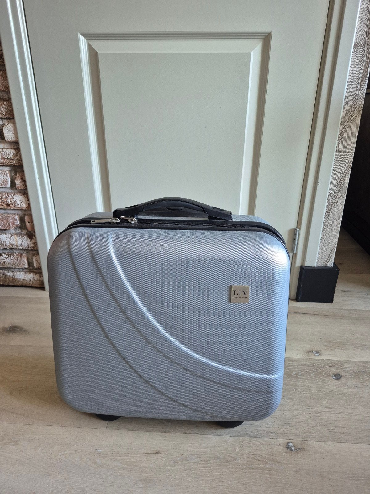 Handige LIV handbagage koffer met wieltjes en uitschuifbaar, Sieraden, Tassen en Uiterlijk, Koffers, Ophalen of Verzenden, Gebruikt