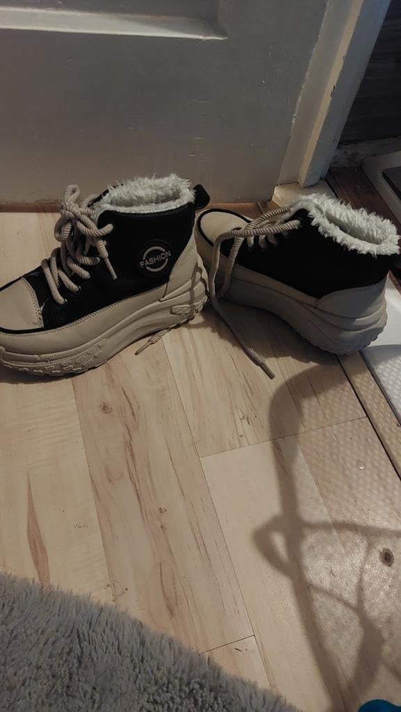 Leuke boots met bont maat 35, Ophalen of Verzenden