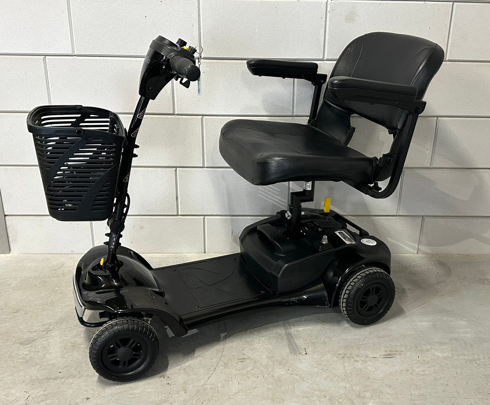 Opvouwbare scootmobielen (demontabel / opvouwbaar), Diversen, 10 km/u of minder, Zo goed als nieuw, 15 km of minder, Ophalen