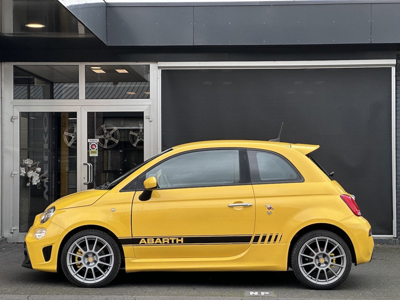 Fiat 500 1.4 T-Jet Abarth 595 DAB / AIRCO / NAVI, Auto's, Fiat, Voorwielaandrijving, Gebruikt, Euro 6, Bedrijf