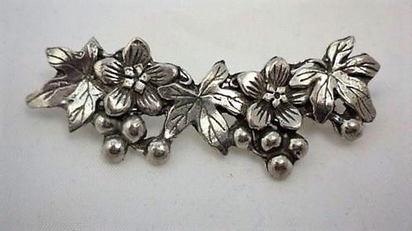 MASJ. Broche bloemen, bessen, verzilverd tin (7292-3692), Ophalen, Zo goed als nieuw, Zilver, Overige materialen