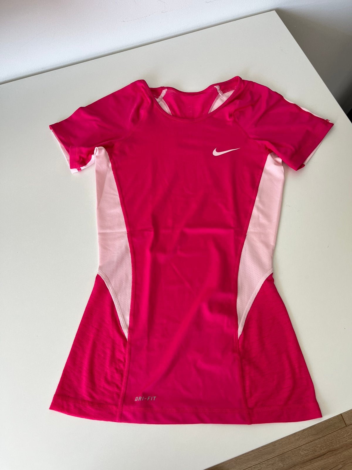 Nike Pro - sportshirt - maat XS - NIEUW, Kleding | Dames, Sportkleding, Nieuw, Ophalen of Verzenden, Fitness of Aerobics, Roze