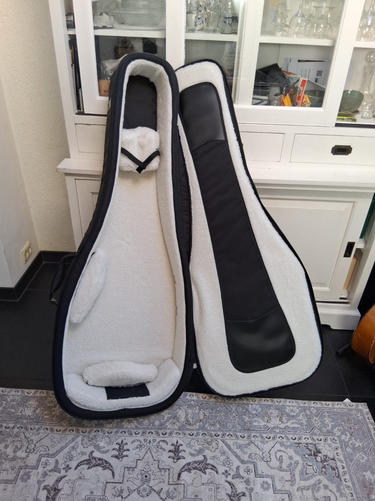 Bas gitaar koffer - Zwart, zacht gevoerd, Muziek en Instrumenten, Ophalen, Zo goed als nieuw, Elektrische basgitaar