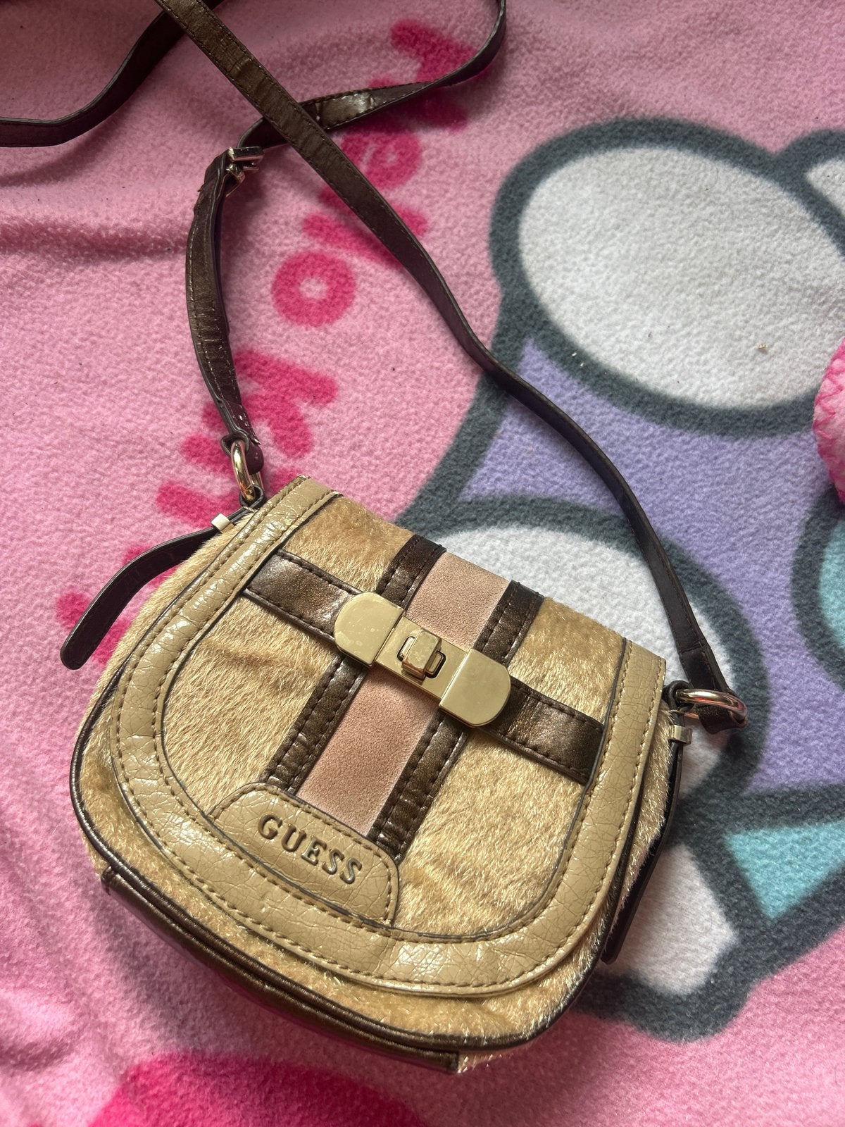 Guess schoudertasje met dierenprint en bruine accenten, Ophalen of Verzenden, Gebruikt, Bruin, Schoudertasje