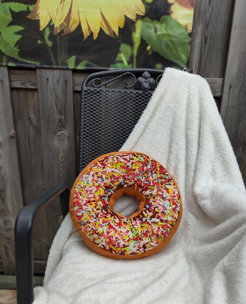 Donut kussen met gekleurde spikkels, Ophalen of Verzenden