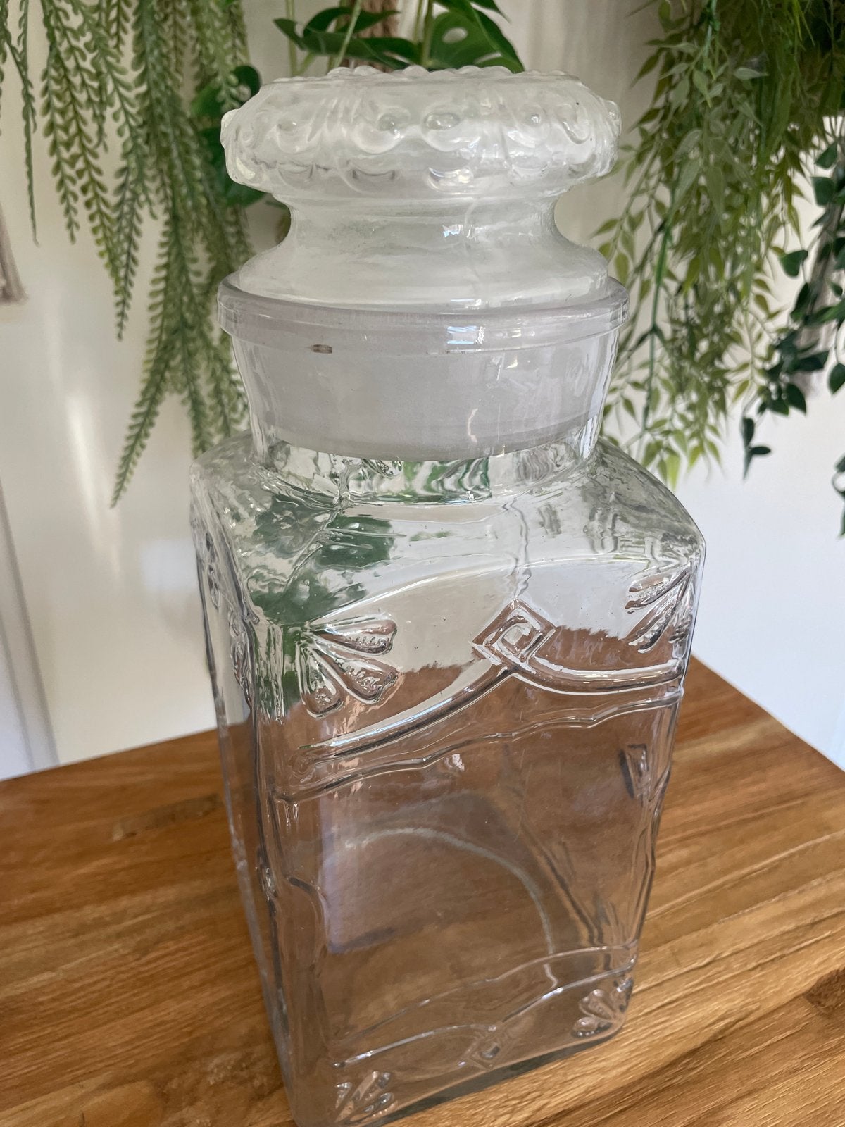 Decoratieve glazen pot met deksel, Ophalen