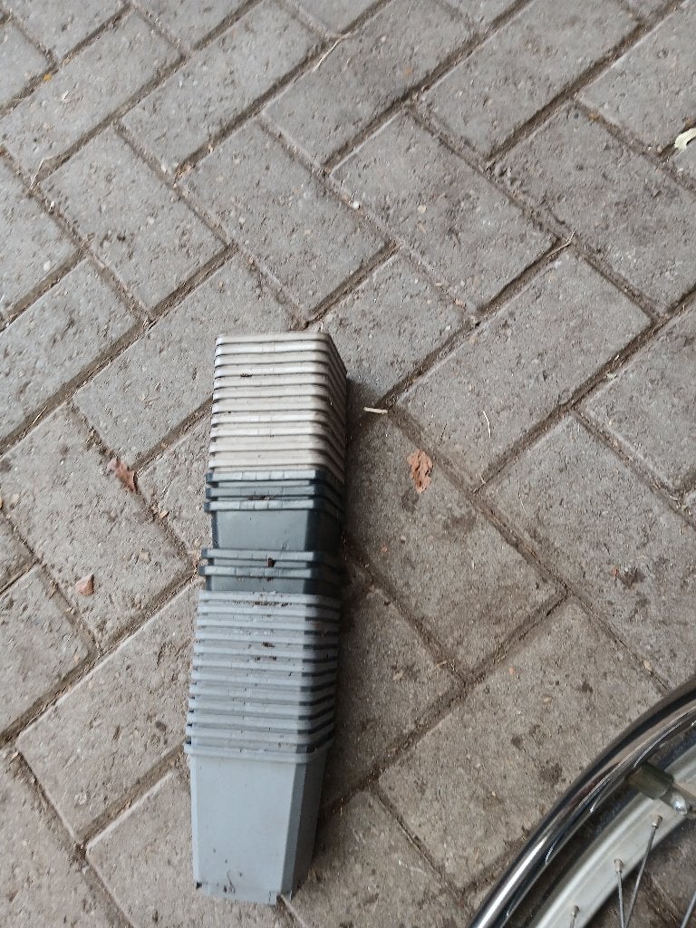 Gratis potjes ca 200 pg, Tuin en Terras, Ophalen, Kunststof, Vierkant, Zo goed als nieuw