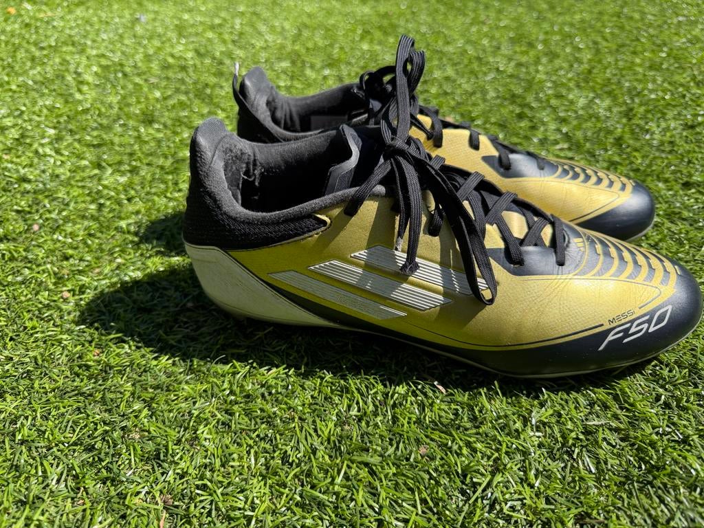 Adidas F50 messie Voetbalschoenen Zwart Goud Maat 42, Maat XS of kleiner, Ophalen of Verzenden, Gebruikt, Schoenen