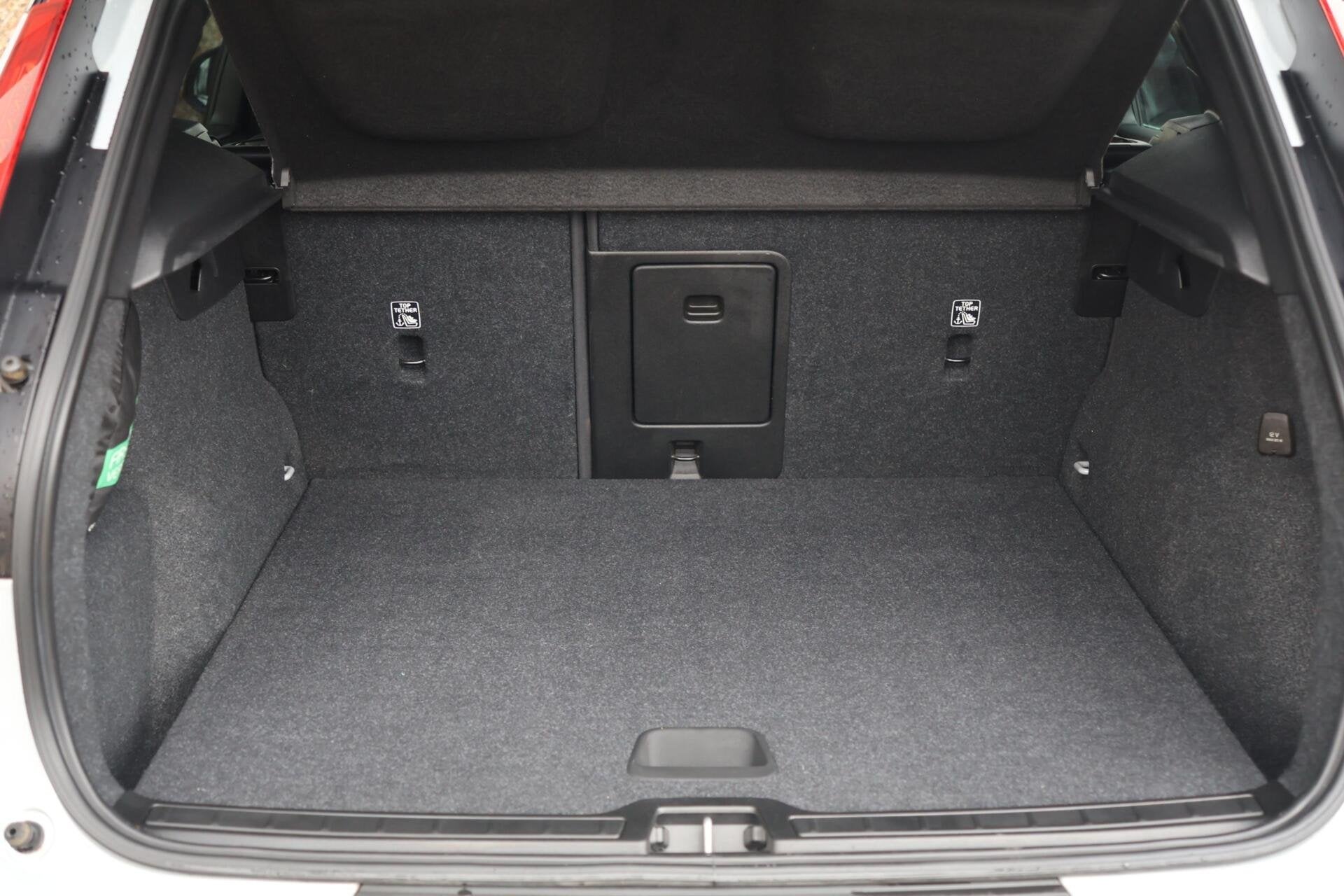 Foto 16 van Volvo XC40 T4 Recharge R-Design | Stoelverwarming | Trekhaak