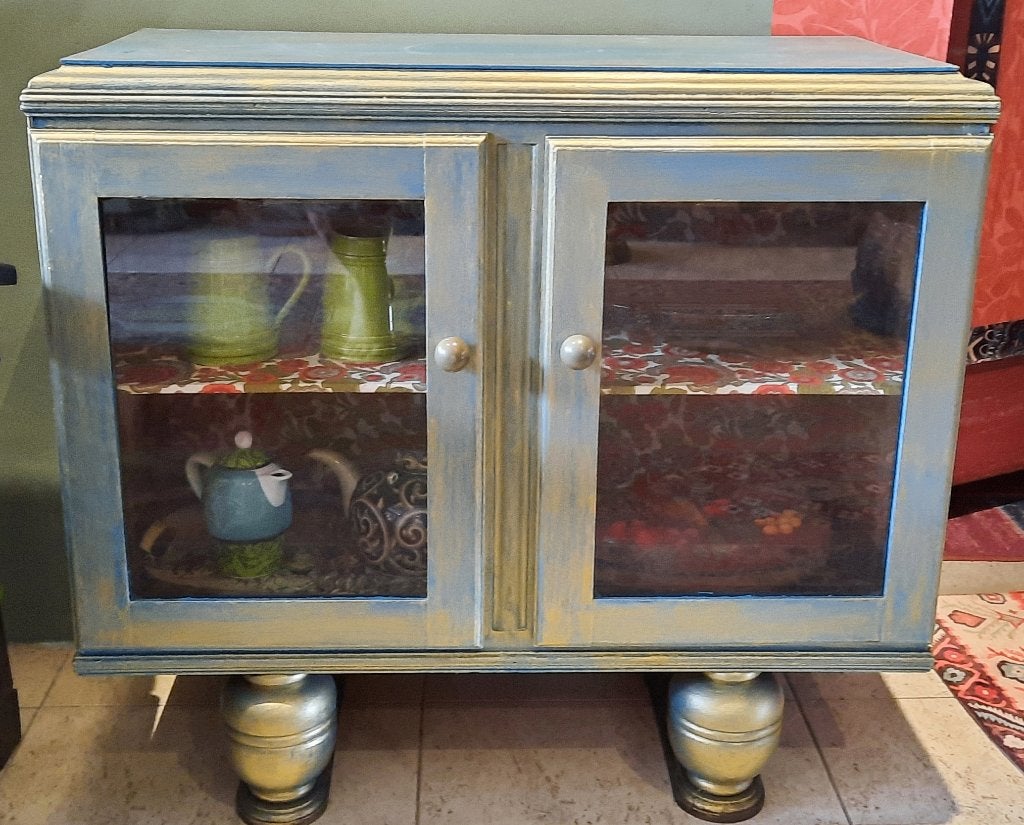 klein servies/theekastje, Huis en Inrichting, Kasten | Wandmeubels, Ophalen, Met deur(en), Glas, Zo goed als nieuw