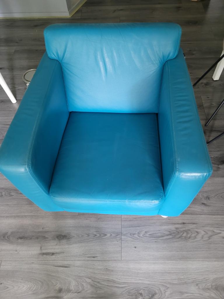 Fauteuil, zgan,tuquoise in zeer goede staat, Huis en Inrichting, Fauteuils, Minder dan 75 cm, Leer, Ophalen of Verzenden, Zo goed als nieuw
