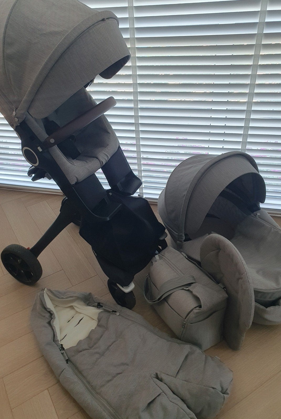 AMPER GEBRUIKT! Limited edition stokke xplory v6 zwart  🖤, Overige merken, Ophalen of Verzenden, Zo goed als nieuw, Combiwagen