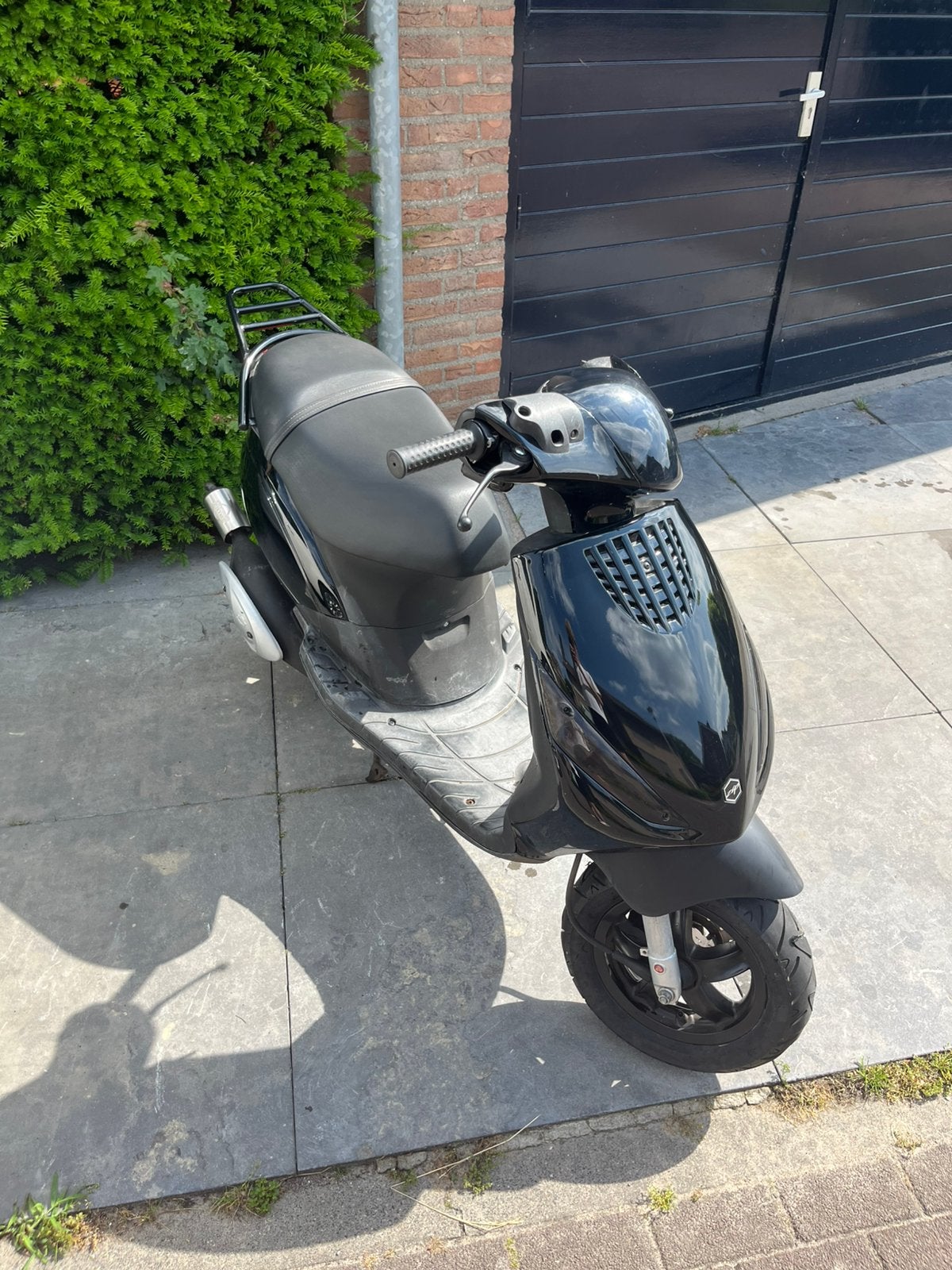 Piaggio zip 70cc, Fietsen en Brommers, Scooters | Overige merken, Tweetakt, Maximaal 45 km/u, Ophalen of Verzenden, Zo goed als nieuw