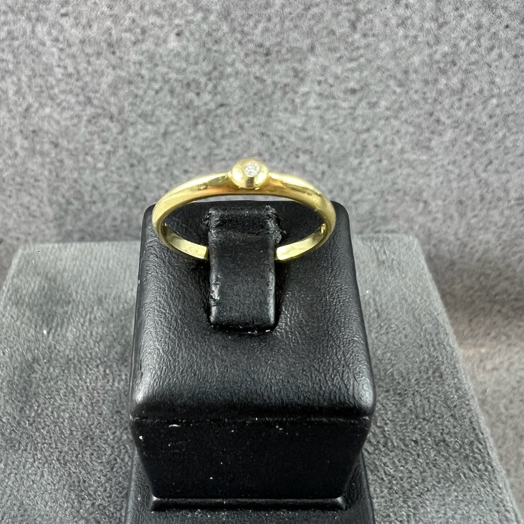 Gouden Ring | 14k | 1,43g | bandring zirkonia |mt17 | 409855, Sieraden, Tassen en Uiterlijk, Ringen, Gebruikt, Ophalen of Verzenden