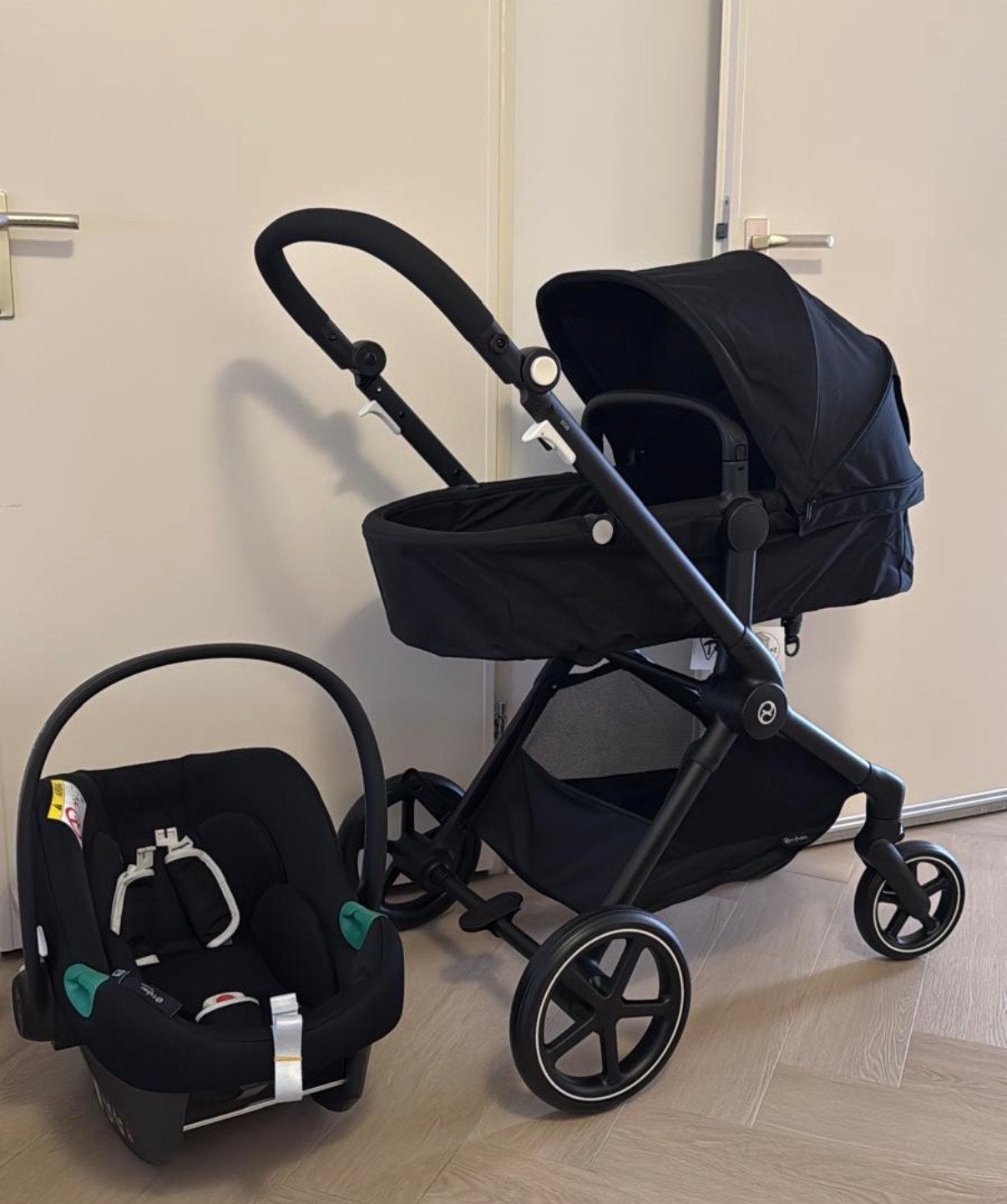 Trio Eos 2-in-1 + Aton B2 i-Size & Isofix, Overige merken, Ophalen of Verzenden, Zo goed als nieuw, Combiwagen