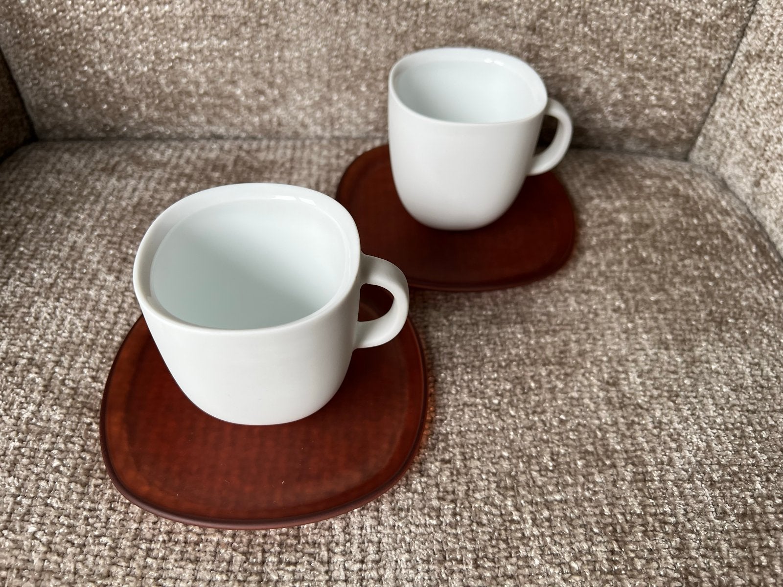 Nespresso Federica Bias koffiekopjes met schotels (2 stuks), Huis en Inrichting, Keramiek, Ophalen of Verzenden, Zo goed als nieuw