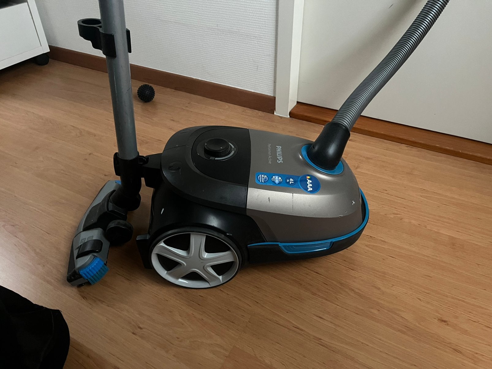 Stofzuiger Philips performer active met zak(zie fotos)
