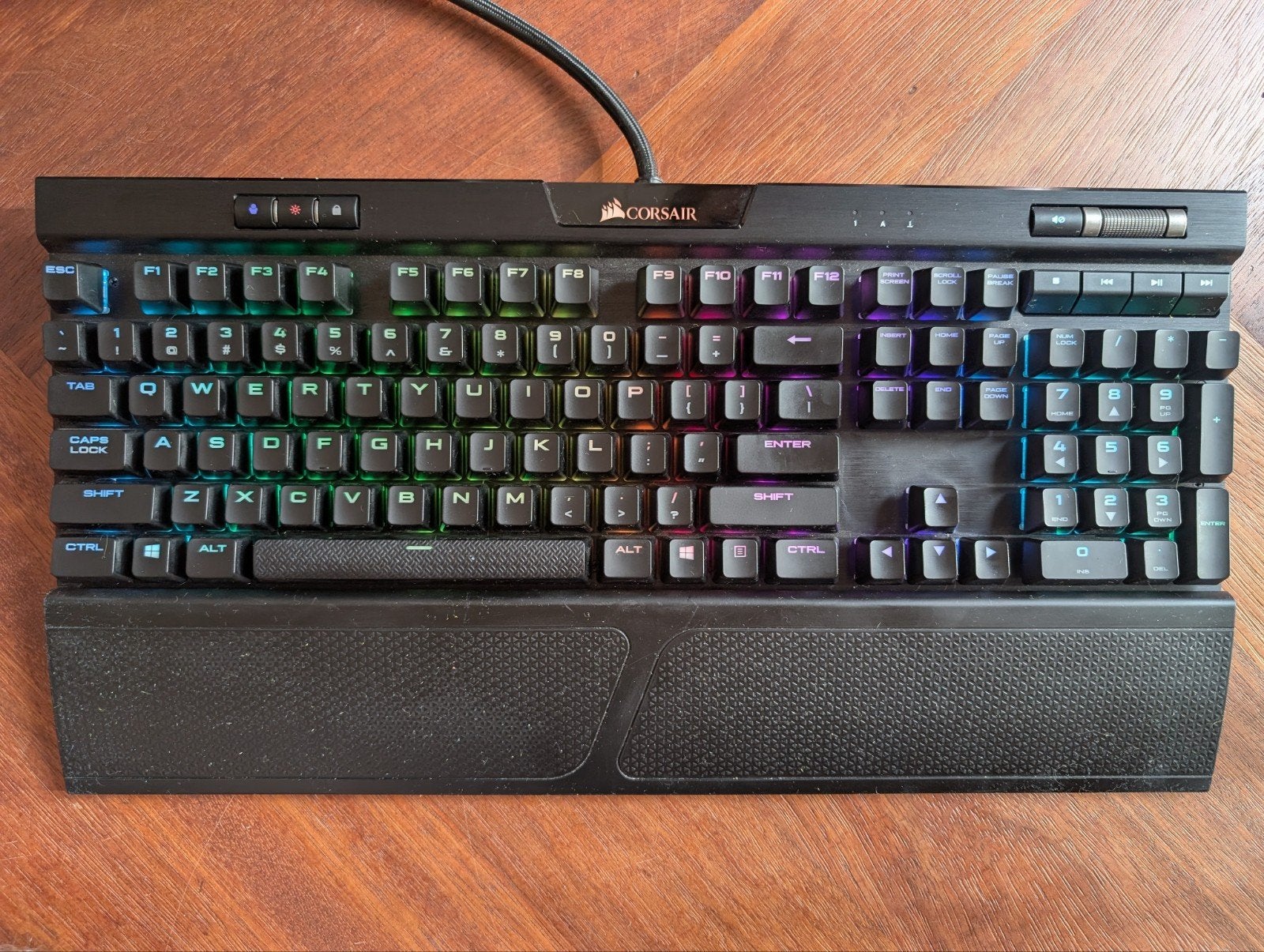 Corsair K70 RGB MK.2 mechanisch toetsenbord, Ophalen of Verzenden, Zo goed als nieuw, Qwerty, Polssteun