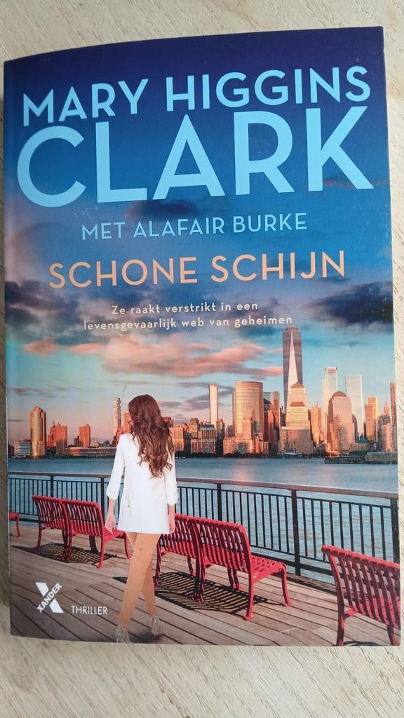 Mary Higgins Clark - Schone schijn, Ophalen of Verzenden, Zo goed als nieuw, Mary Higgins Clark