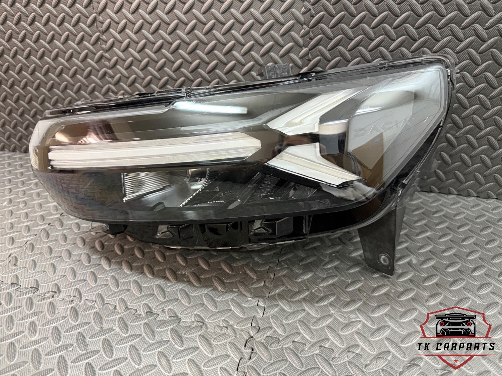 Dacia Duster III 3 led koplamp links 260603515r, Dacia, Gebruikt, Automobile-Dacia SA, Str. Uzinei 1
115400  Mioveni, RO