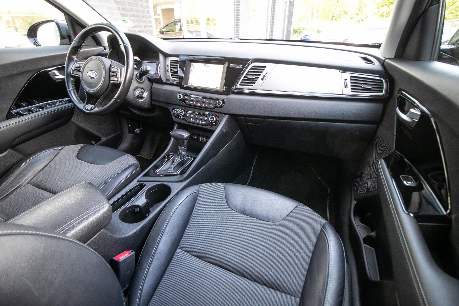 Foto 3 van Kia Niro 1.6 GDi Hybrid DynamicLine | Camera | Android Apple