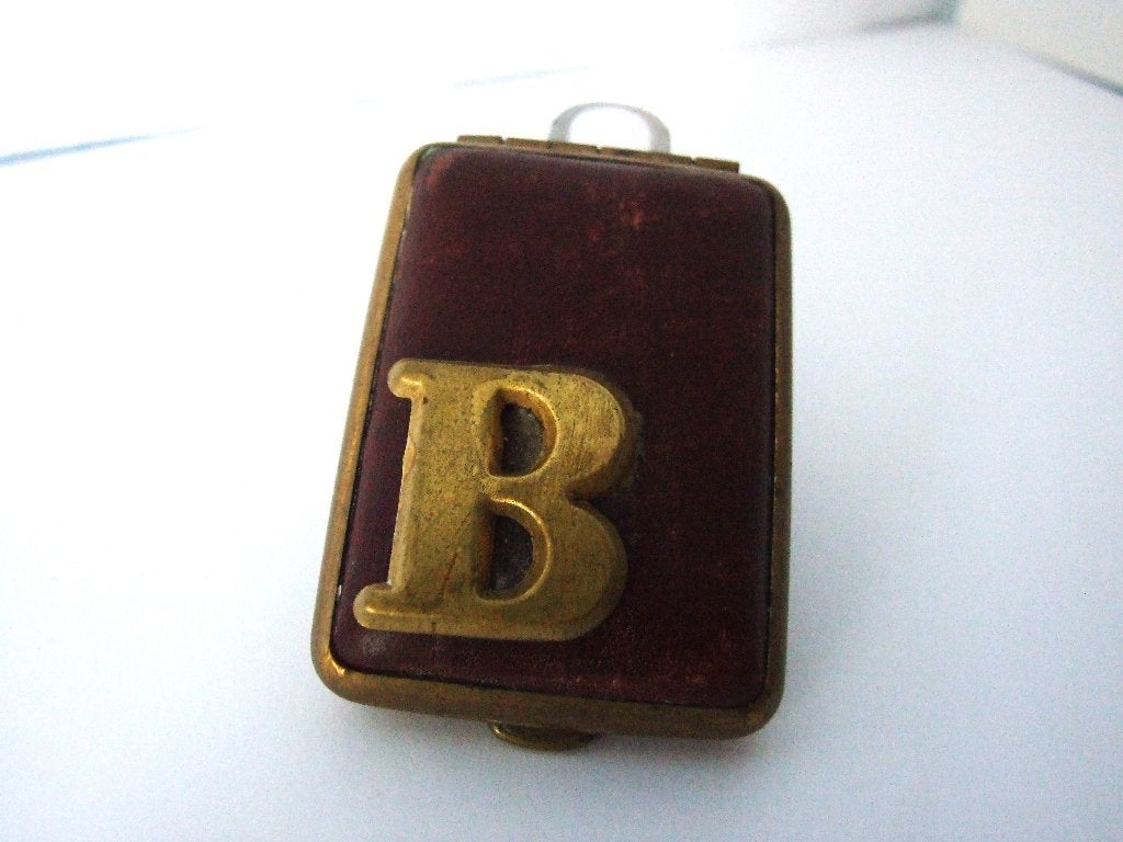 Pillen,Doosje,oud,met,Letter,B, Verzenden