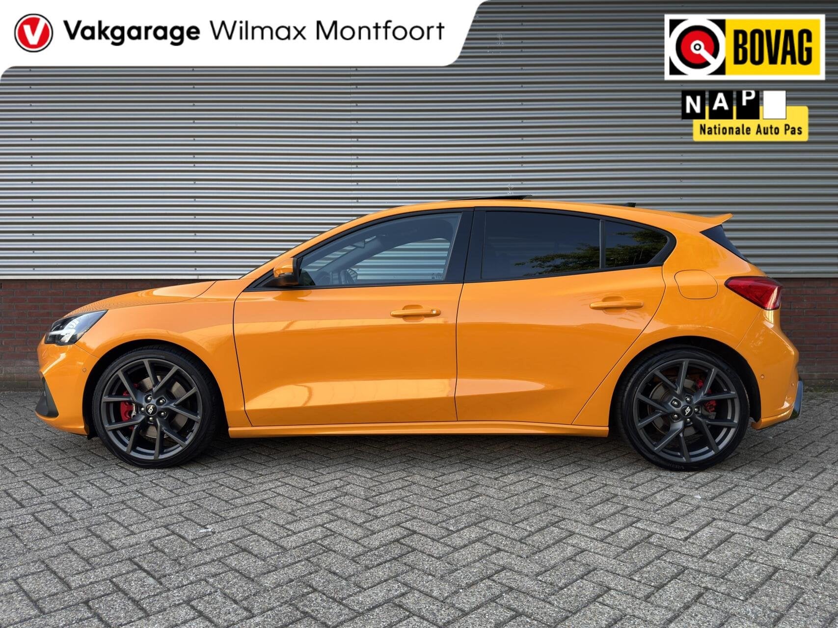 Ford Focus 2.3 EcoBoost ST-X|Pano|Camera|Orange Fury|B&O|Win, Auto's, 1408 kg, Gebruikt, Euro 6, Met garantie (alle)