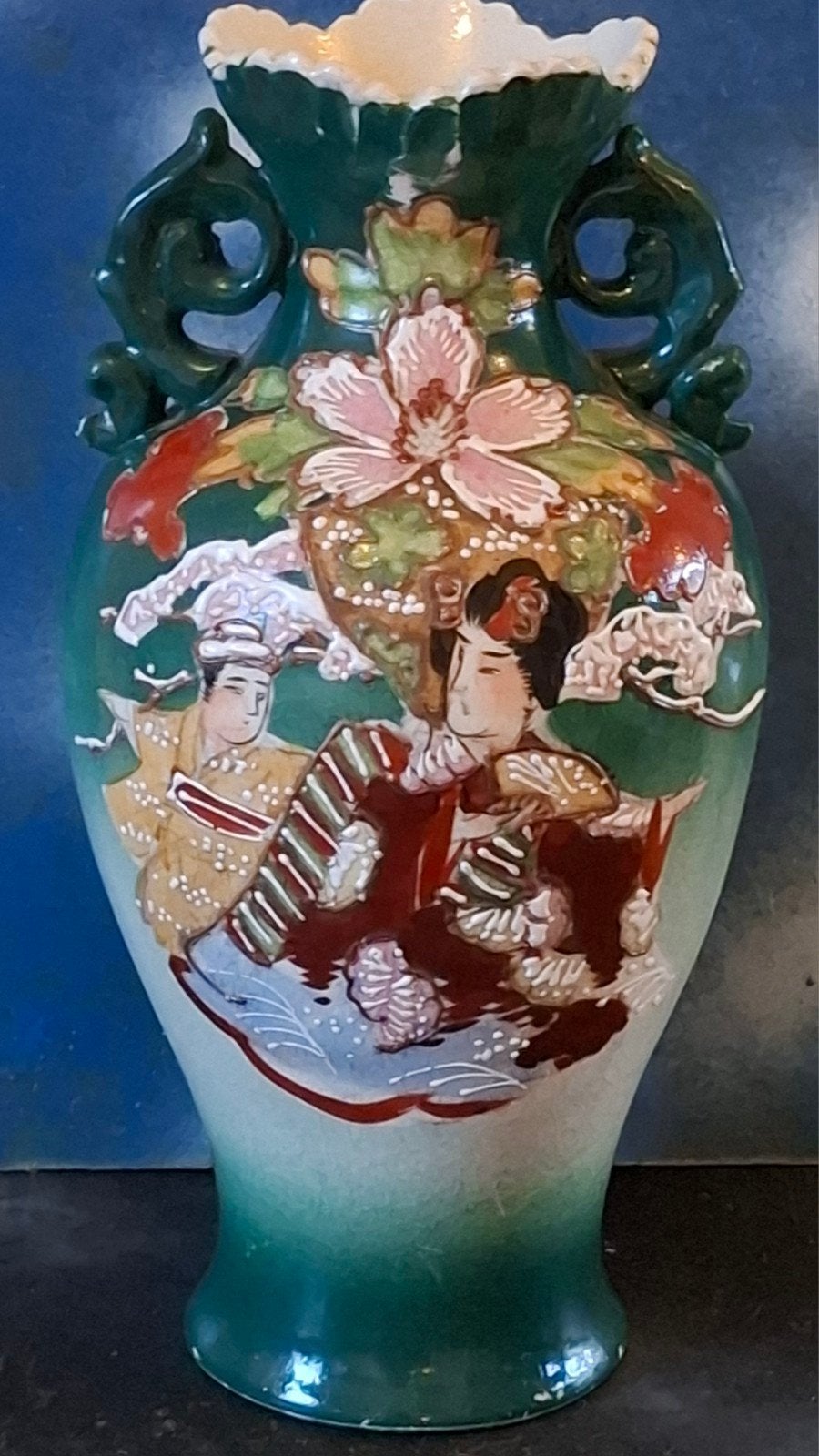 Vaas. Japanse Meiji satsuma. 24 cm . Gesigneerd., 24 cm, Overige materialen, Meerkleurig, Ophalen of Verzenden