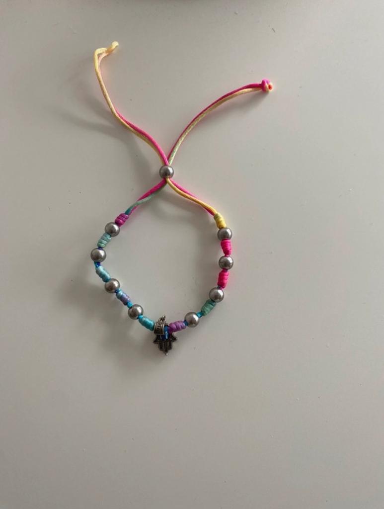 Kleurrijke armband met Hamsa handje en kralen, Overige materialen, Overige kleuren, Verzenden, Zo goed als nieuw