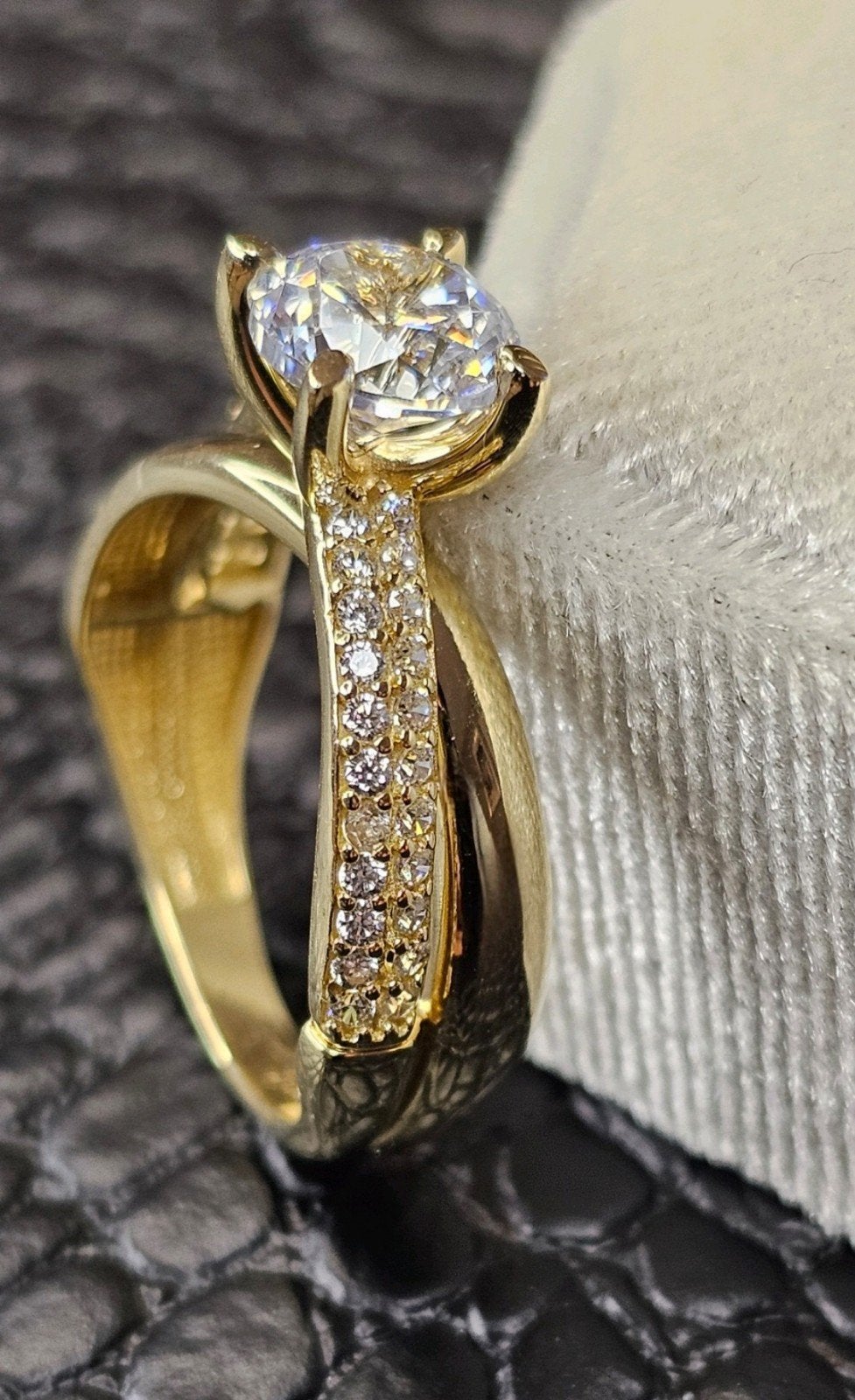 Prachtige 14k gouden ring met zirkonia steen, Nieuw, Ophalen of Verzenden, 17 tot 18, Dame