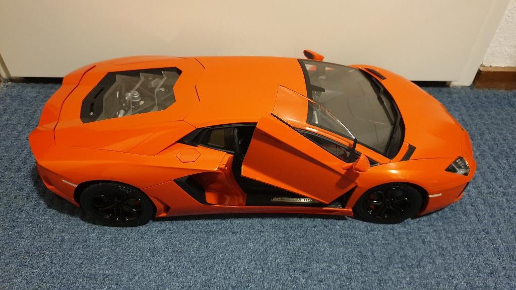 POCHER AVENTADOR, Hobby en Vrije tijd, Modelauto's | 1:5 tot 1:12, Ophalen of Verzenden, Zo goed als nieuw, 1:5 t/m 1:8, Auto