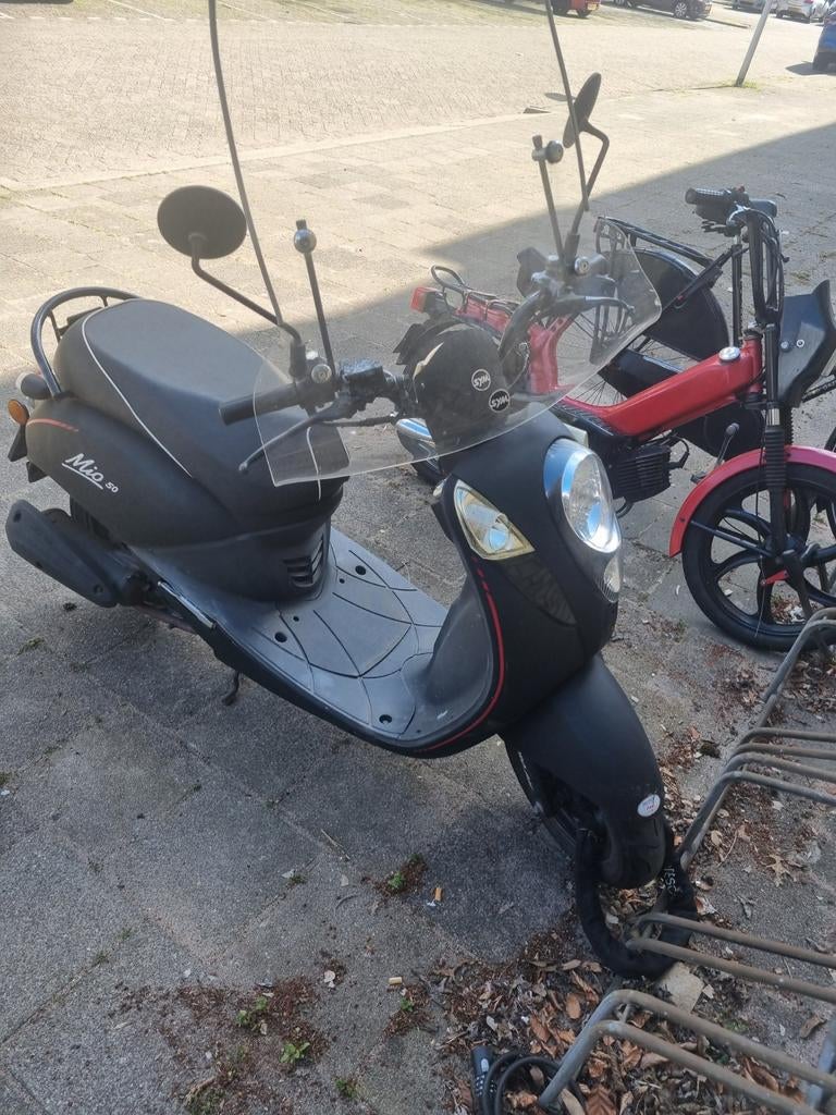 scooter SYM MIO 50
 650 euro
ophalen, Ophalen of Verzenden, Gebruikt, Benzine