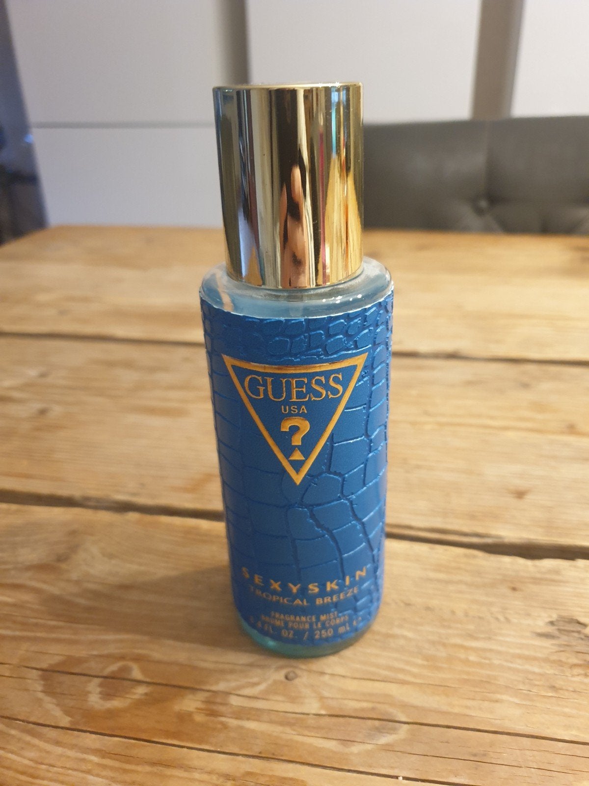 Guess Sexyskin Tropical Breeze Fragrance Mist (halfvol), Ophalen of Verzenden, Gebruikt