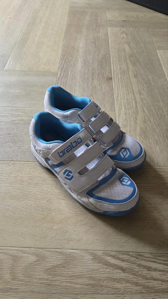 Maat 34 Brabo Junior kunstgras schoenen Velcro, Sport en Fitness, Korfbal, Ophalen of Verzenden, Gebruikt