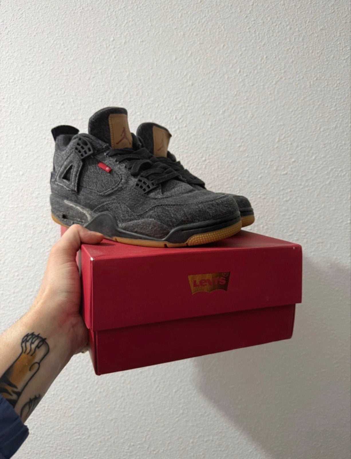Jordan 4 x Levi's Zwart/Grijs met doos - Goede staat, Ophalen of Verzenden, Gedragen, Zwart, Sneakers of Gympen
