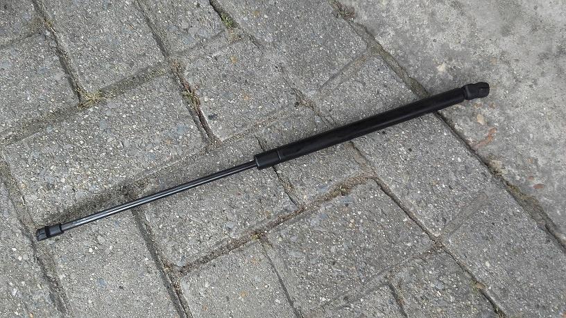 Gasveer vd motorkap Golf 4 model, Ophalen of Verzenden