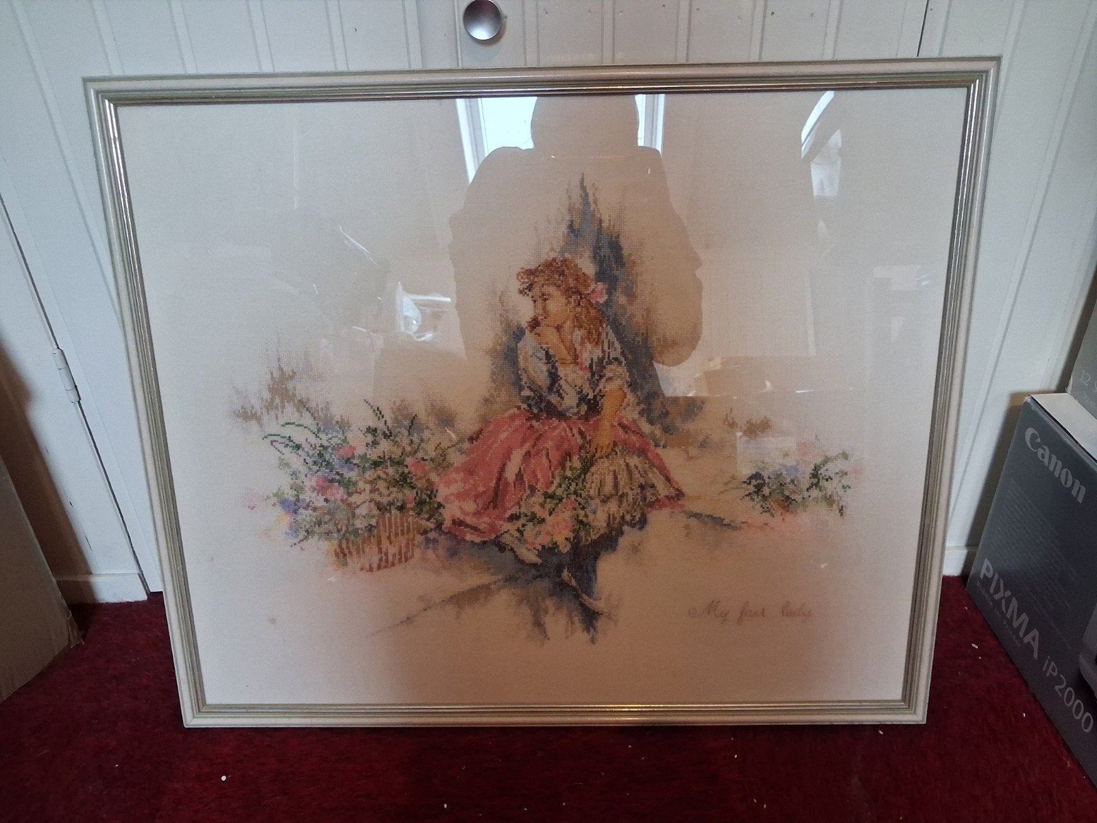 Ingelijste print van meisje met bloemen, geborduurd., Ophalen, Portret of Personen, Realistisch, Achter glas