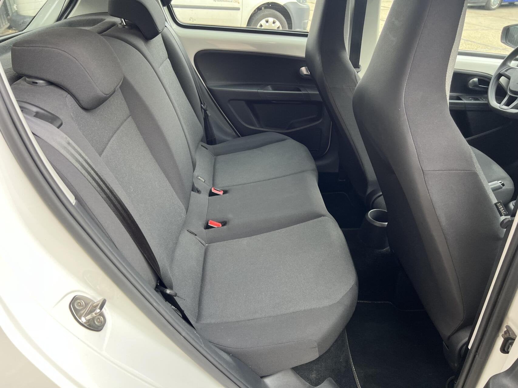 Foto 7 van Volkswagen Up! 1.0 5DRS 2016 Wit | Airco |